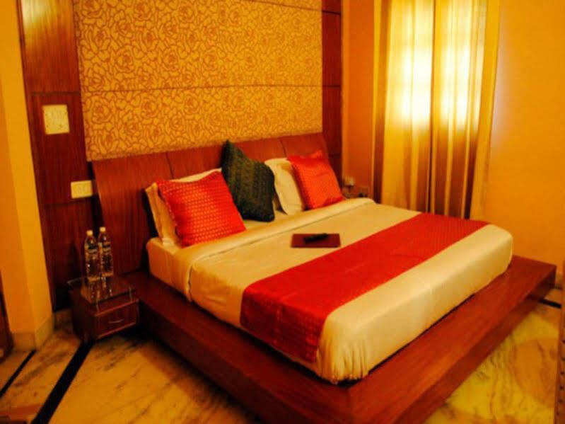 Oyo 10425 Queens Pearl Inn เดห์ราดุน ภายนอก รูปภาพ